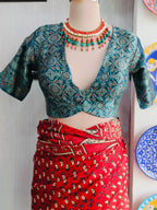 Close-up of keyhole back detail